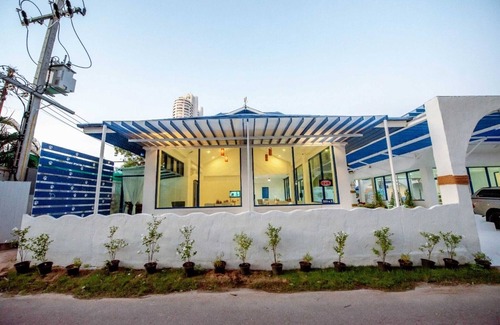 Na Chom Thian House | Charming Double Stay | Relax in Seaside Style