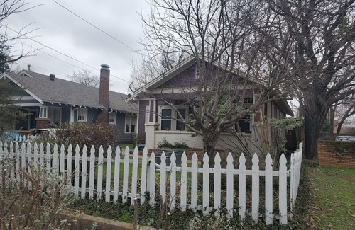 Denton House | Charming Downtown Denton 4 bed/2 bath home that sleeps 10