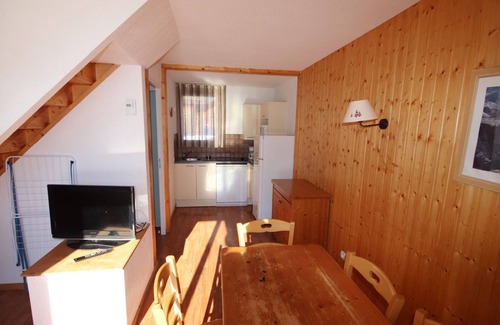 Saint-Etienne-en-Devoluy Ski Chalet | Charming Duplex Chalet in Le Hameau du Puy, Sleeps 6, Near Slopes, with Pool Access