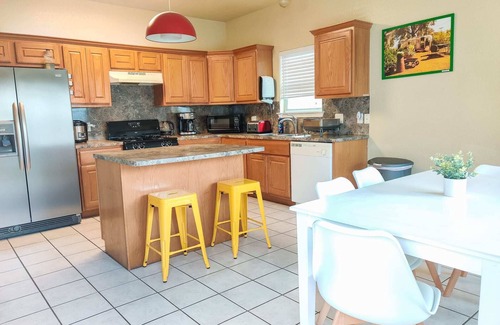 East MLK House | Charming East Austin Retreat - Minutes from Downtown!