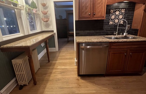 Upper East Side House | Charming east side home with gym, sauna and outdoor TV for RNC!