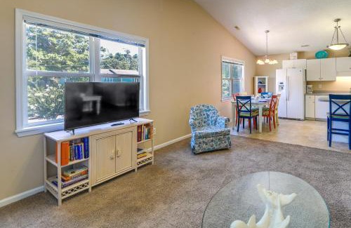 Emerald Isle House | Charming Emerald Isle Escape Less Than 1 Mi to Beach!