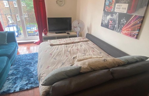 Bletchley Apartment | Charming Entire 1-Bedroom Flat in Milton Keynes