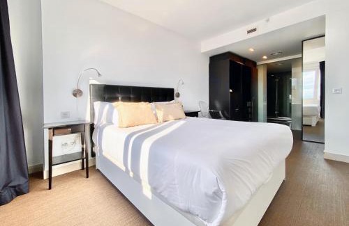 Castillejos Apartment | Charming Eurobuilding Skyline Madrid