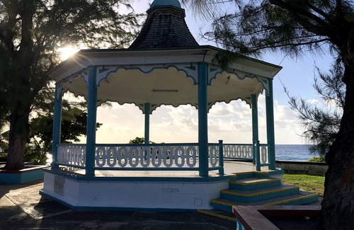 Rockley Cottage | Charming Fairy Cottage - 2 Minutes from Beach