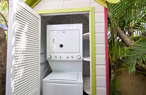 Rockley Cottage | Charming Fairy Cottage - 2 Minutes from Beach