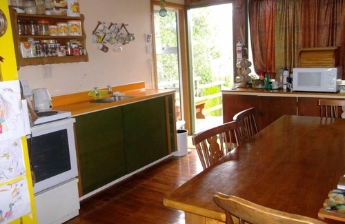 Whangapoua House | Charming Family Bach