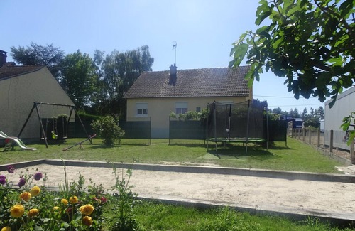 Dhuizon Cottage | Charming Family Home with Garden, Playground, and Bikes in the Heart of Sologne