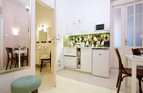 Ujlipotvaros Apartment | Charming Family Stay with River View, Walk to Margaret Island