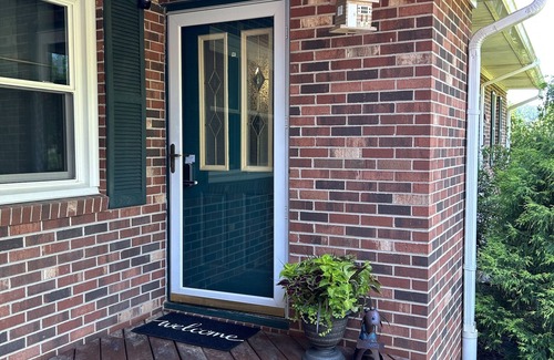 Stokes House | Charming farmhouse w/pool, firepit, & close to 2 state parks! Pet friendly🐾