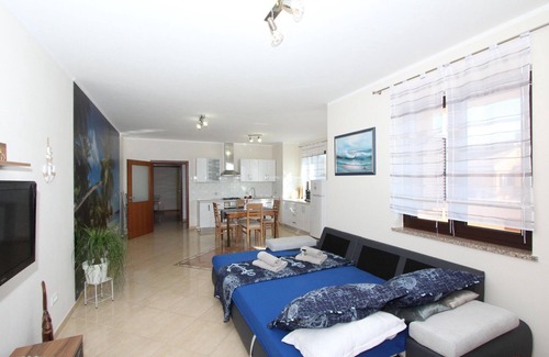 Matohanci Apartment | Charming flat near Rovinj with private car park, air conditioning, WiFi, baby cot
