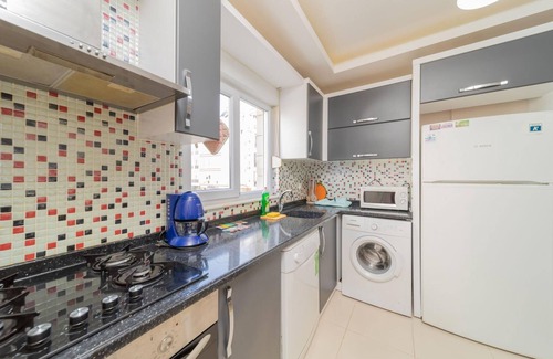 Konyaalti Apartment | Charming Flat w Balcony 5 min to Beach in Antalya
