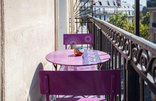 Quartier de la Plaine-de-Monceaux Apartment | Charming flat with balcony near Parc Monceau for 4