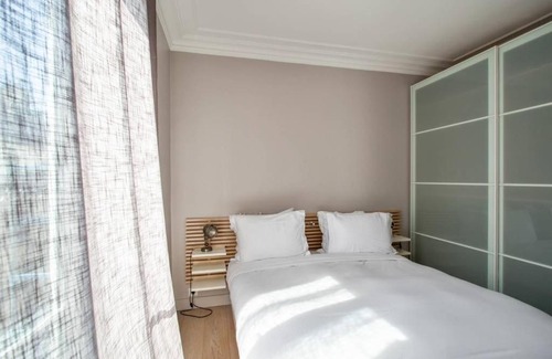 Quartier de la Plaine-de-Monceaux Apartment | Charming flat with balcony near Parc Monceau for 4