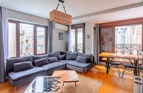 Osmanbey Apartment | Charming Flat with Central Location in Nisantasi