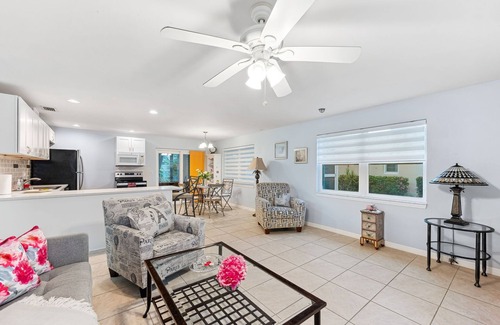 East Naples Villa | Charming Florida home: only 2 miles to the beach and 5th Ave