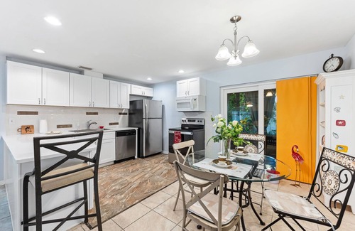 East Naples Villa | Charming Florida home: only 2 miles to the beach and 5th Ave