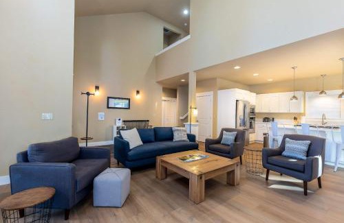 RiverWild House | Charming Forest Retreat - Steps from the Deschutes River Trail