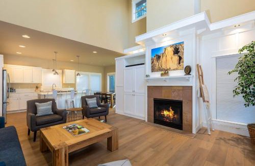 RiverWild House | Charming Forest Retreat - Steps from the Deschutes River Trail