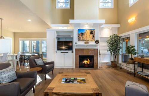 RiverWild House | Charming Forest Retreat - Steps from the Deschutes River Trail