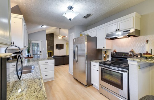 Everman House | Charming Fort Worth Home - 12 Mi to Downtown!