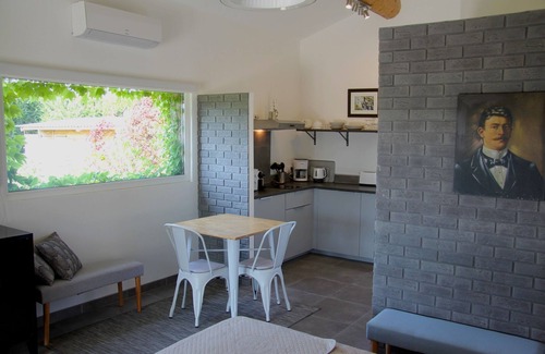 Pernes-les-Fontaines Apartment | Charming cottage with pool near Avignon