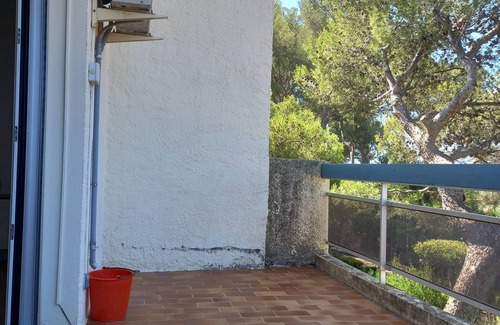 Saint-Mandrier-sur-Mer Apartment | Charming studio for 2 to 3 people, 5-minute walk from the beach.
