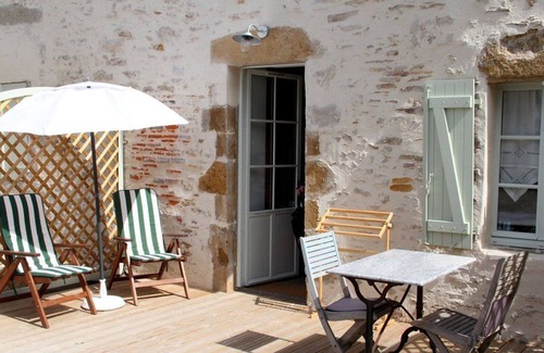 Talmont-Saint-Hilaire Cottage | Charming Gîte in Former School with Garden, Bikes & WiFi, Near Beach & Thalassotherapy