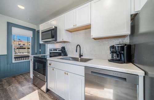Appleton Apartment | Charming, Furnished Retreat with a Yard—Just Minutes from Downtown Appleton