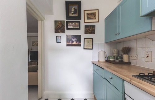 Avonmore and Brook Green Apartment | Charming Garden flat in Central London with FREE WiFi