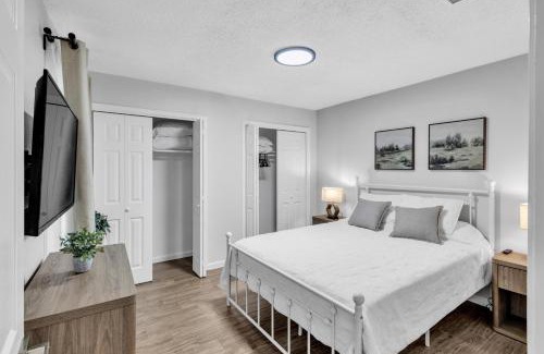 West Arlington Apartment | Charming Getaway in the Heart of Arlington Duplex