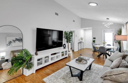 West Arlington Apartment | Charming Getaway in the Heart of Arlington Duplex
