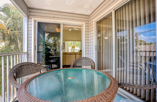 Siesta Key House | Charming getaway with a pool, WiFi, washer/dryers & two full kitchens
