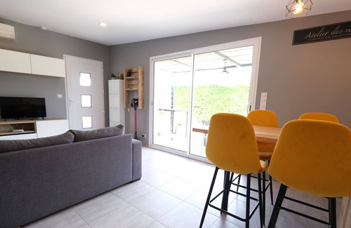 Barbentane Cottage | Charming Gite with contemporary decor and heated pool in Barbentane 2/3 persons.