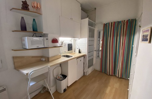 12th Arrondissement Apartment | Charming Golden Gate studio
