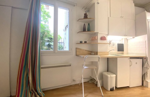 12th Arrondissement Apartment | Charming Golden Gate studio