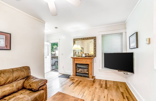 Hammondsport Apartment | Charming, Ground-Floor Getaway w/ a Kitchenette, Free WiFi, & a Furnished Deck