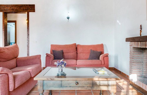 Conil de la Frontera House | Charming Holiday Home “Cortijo El Refugio 2” with Terrace, Garden & Shared Pool