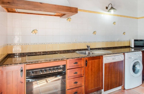 Conil de la Frontera House | Charming Holiday Home “Cortijo El Refugio 2” with Terrace, Garden & Shared Pool