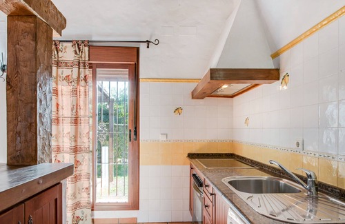 Conil de la Frontera House | Charming Holiday Home “Cortijo El Refugio 2” with Terrace, Garden & Shared Pool
