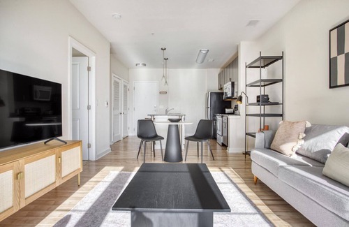 Near Northeast Apartment | Charming H Street 1BR w/W/D & Gym, walk to Union Station, by Blueground