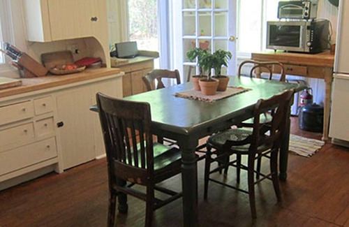 East Quogue House | Charming Hamptons home, near beaches and vineyards