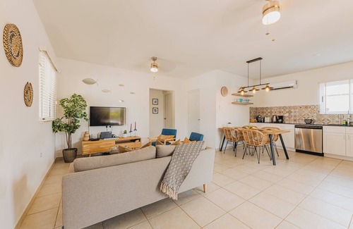 Washington Villa | Charming hideaway 2 min from Palm Beach, with Private Pool, Outdoor