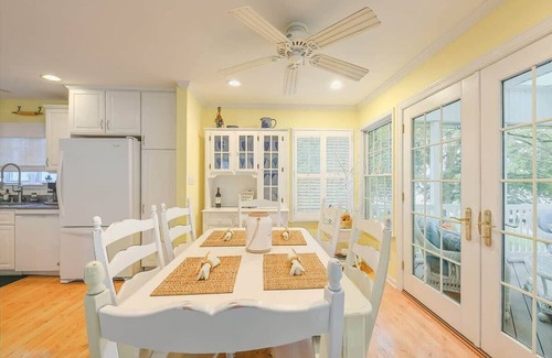 Middle River House | Charming Hideaway By The Water