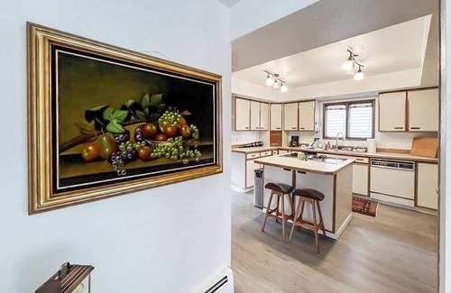 South Addition House | Charming Historic Downtown Home/Spacious & Elegant