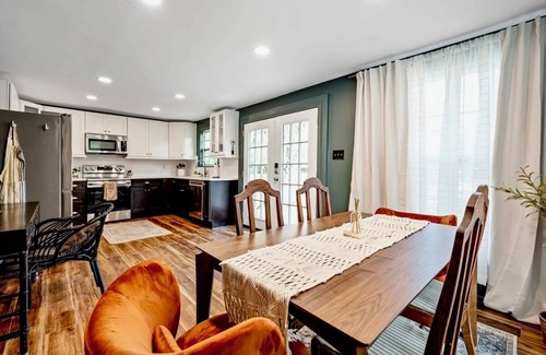 Thomas Square House | Charming historic Savannah, luxury amenities - 20 min drive to Tybee Island