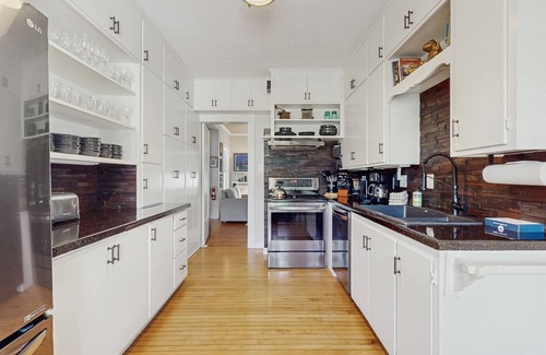 Saugatuck House | Charming historical home with gated entrance & gas grill - walk around downtown
