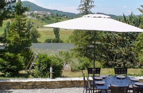 Revest-des-Brousses Villa | Charming house surrounded by nature with swimming pool and wooded grounds in the Luberon
