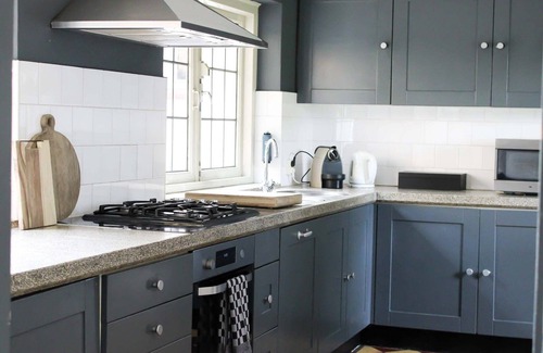 Hulshorst House | Charming Holiday Home in Hulshorst with Pool
