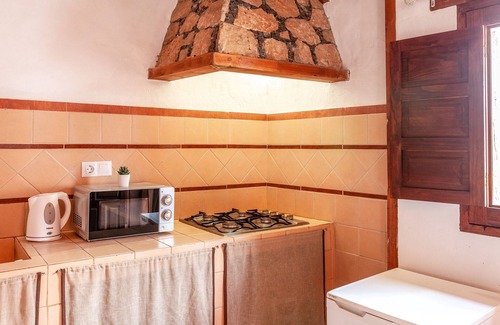 Pajara House | Charming Holiday Home “Alonso” with Mountain View, Terrace & Wi-Fi